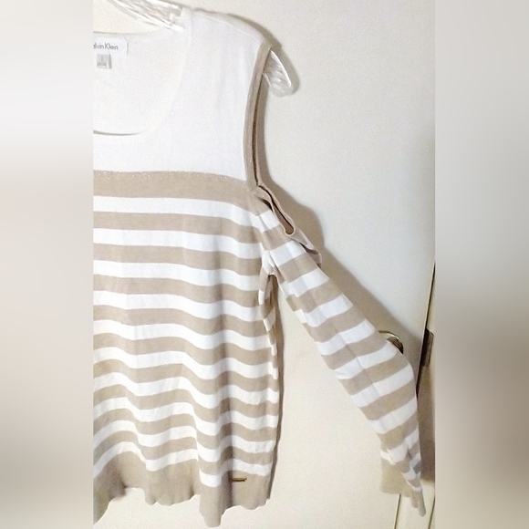 CALVIN KLEIN WOMEN'S MISSES SIZE LARGE BEIGE & WHITE STRIPES COLD SHOULDER TOP - Picture 3 of 12